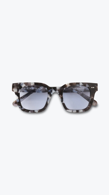Sonnenbrille mit blauen Gläser